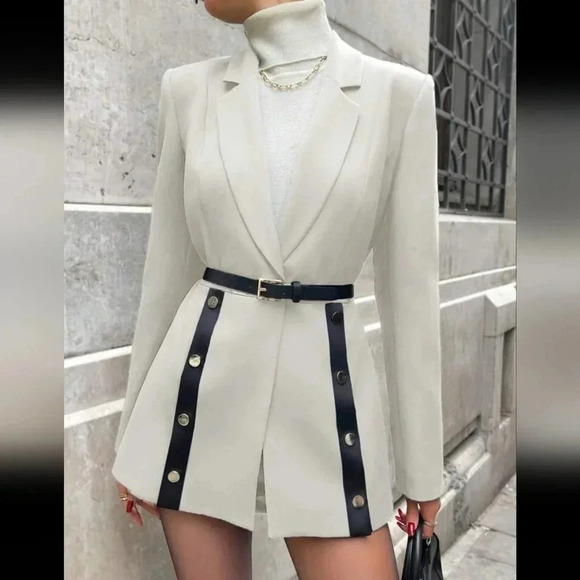Jackets & Blazers - Women's Notch Lapel Button Detail Suit Jacket